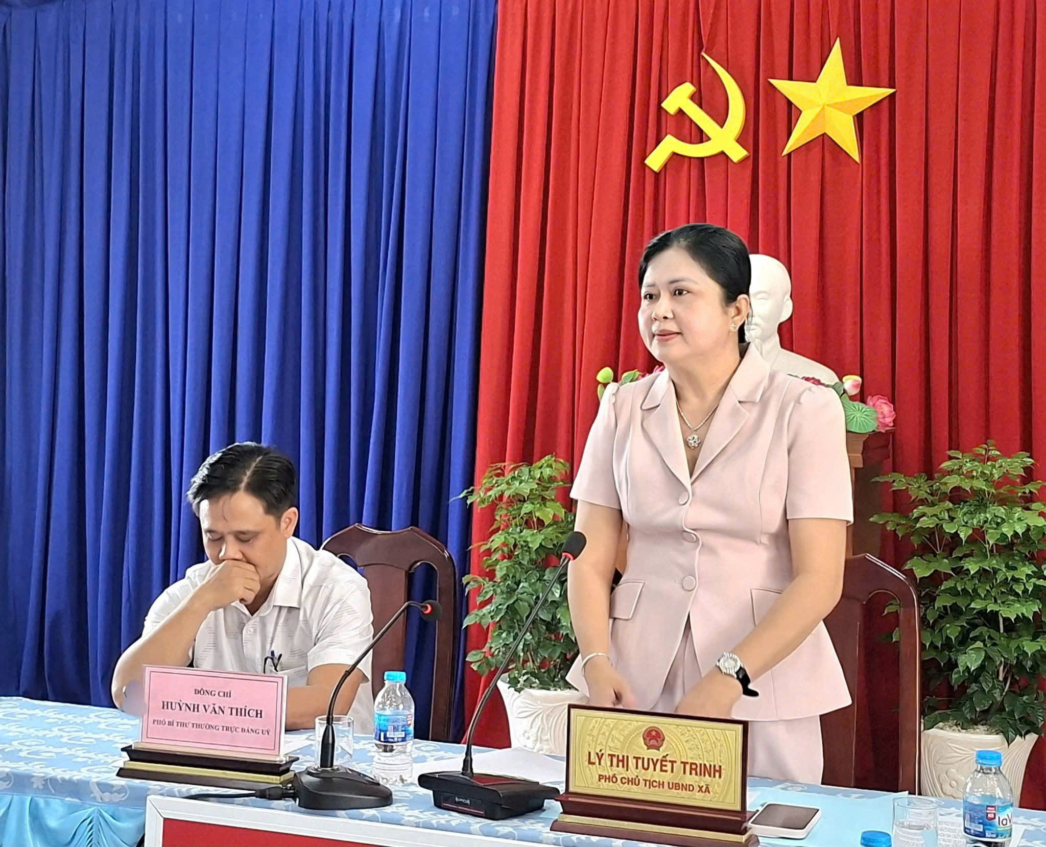 Bà Lý Thị Tuyết Trinh, Phó Chủ tịch UBND xã phát biểu